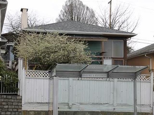 3187 E Broadway — photo 1