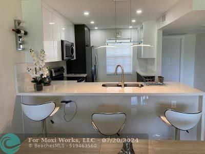 Property Photo:  565 Oaks Ln 305  FL 33069 