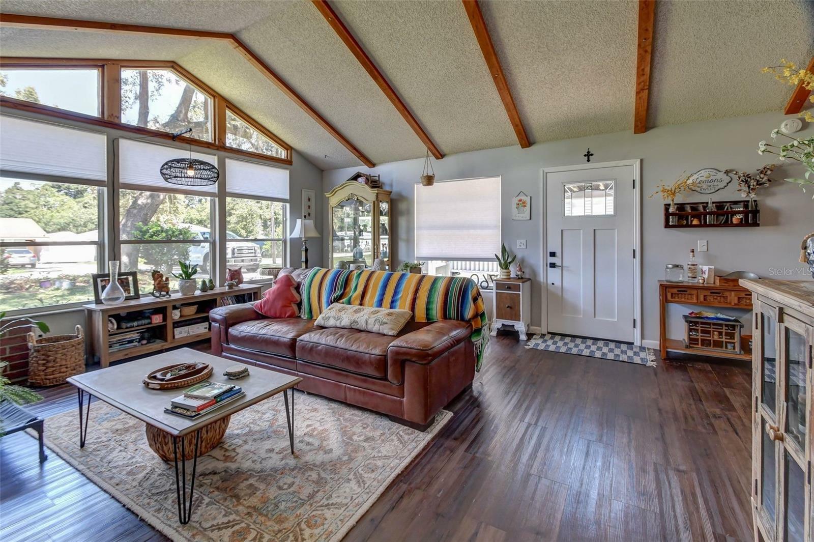 Property Photo: 760 N Thorpe Avenue FL 32763