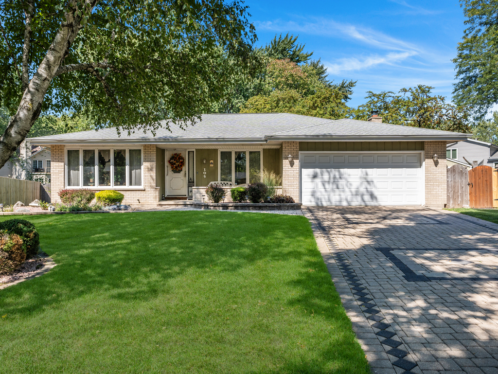 Property Photo:  105 Linden Court  IL 60540 