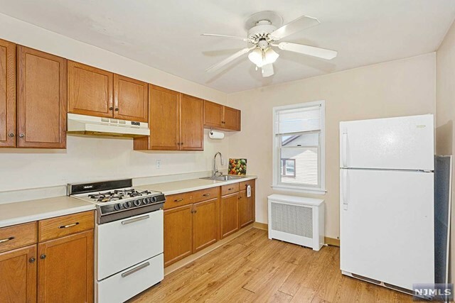 Property Photo:  5 Garfield Place  NJ 07512 