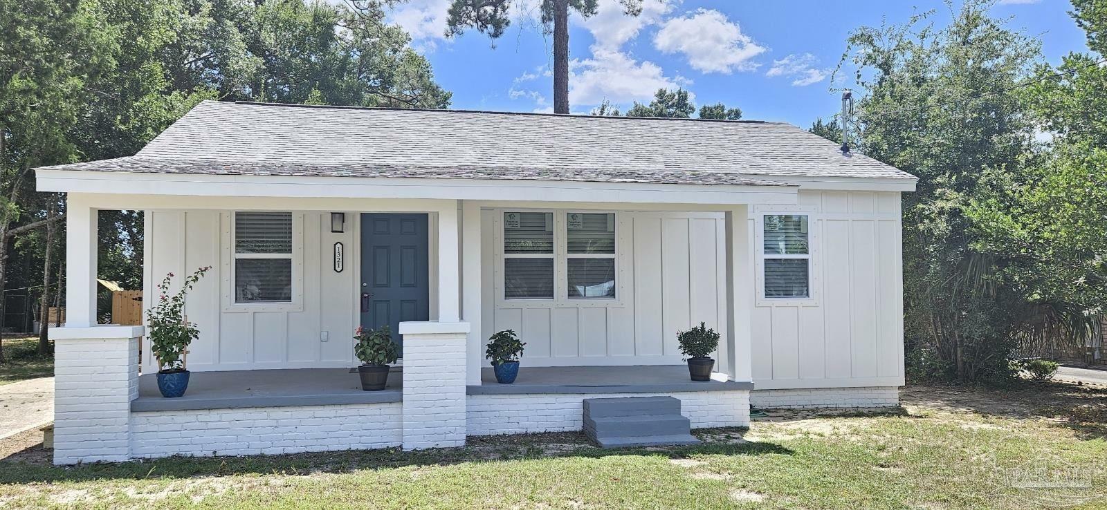 Property Photo:  1321 E Scott St  FL 32503 