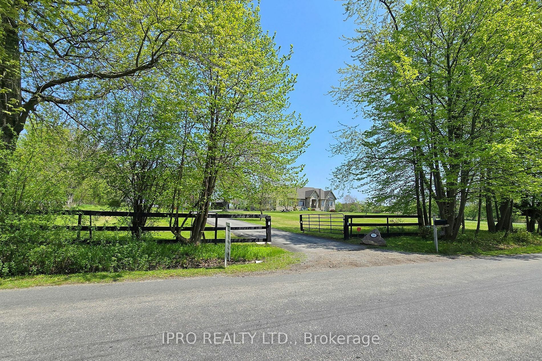 Property Photo:  705 Lake Ridge Rd S  ON L1P 2B8 