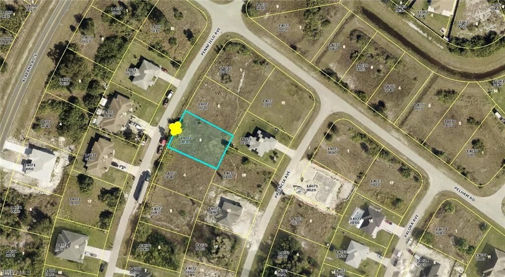 Property Photo: 383 Pennfield Ave FL 33974