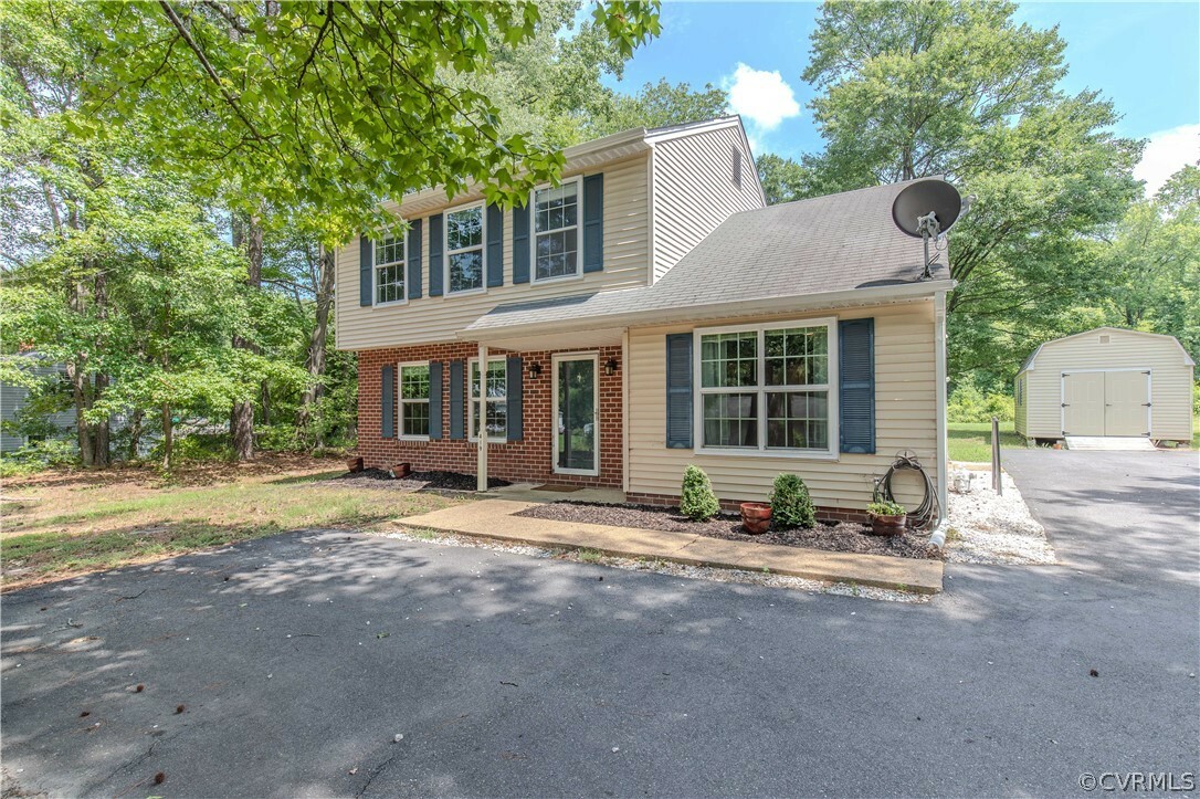 Property Photo:  419 S Holly Avenue  VA 23075 