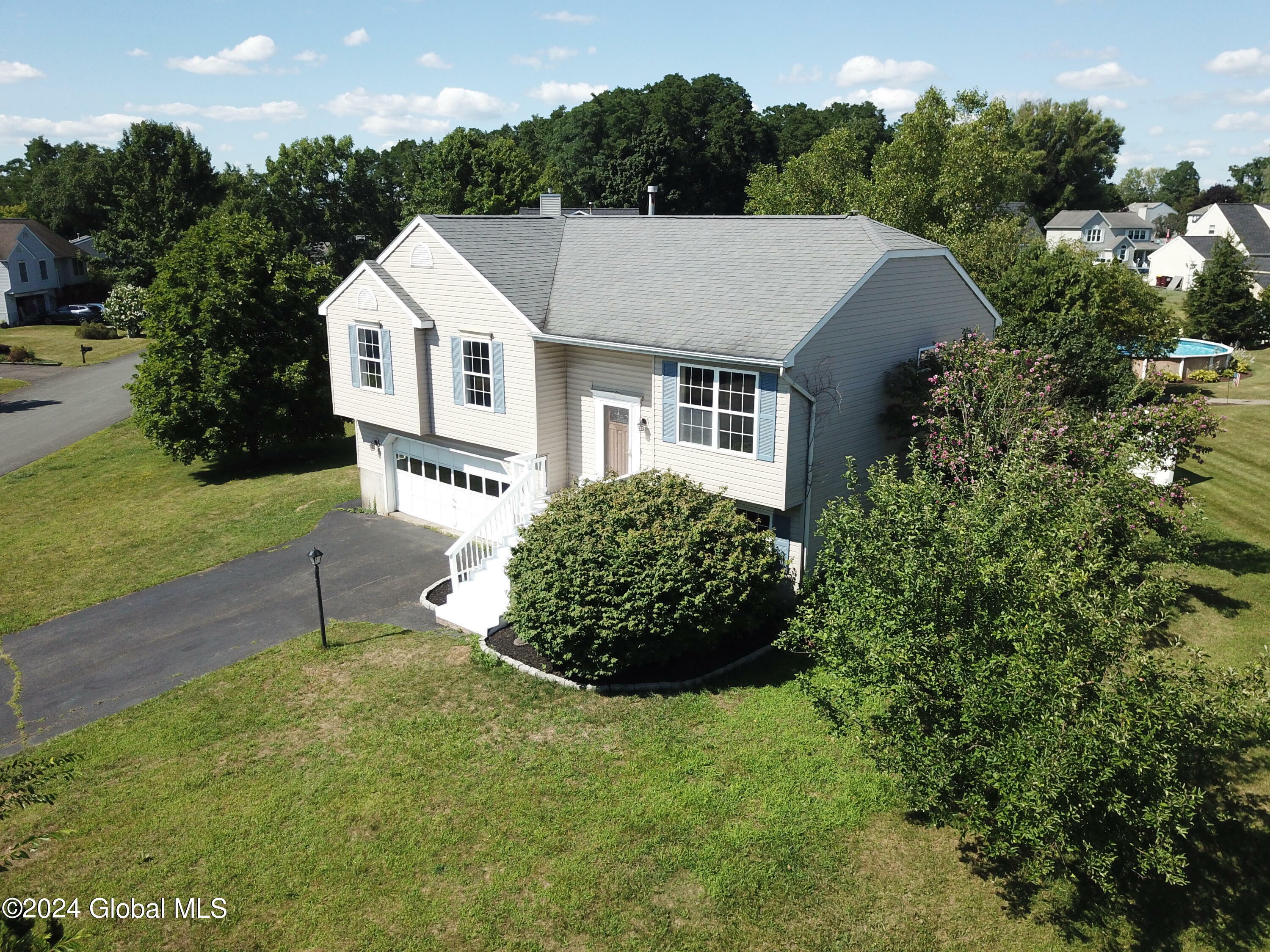 Property Photo:  865 Dutch Drive  NY 12033 