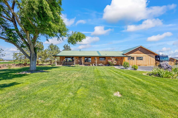 Property Photo: 3068 SW Reif Road OR 97753