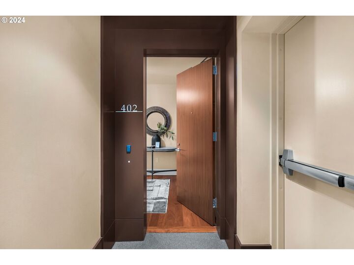 Property Photo:  311 NW 12th Ave 402  OR 97209 