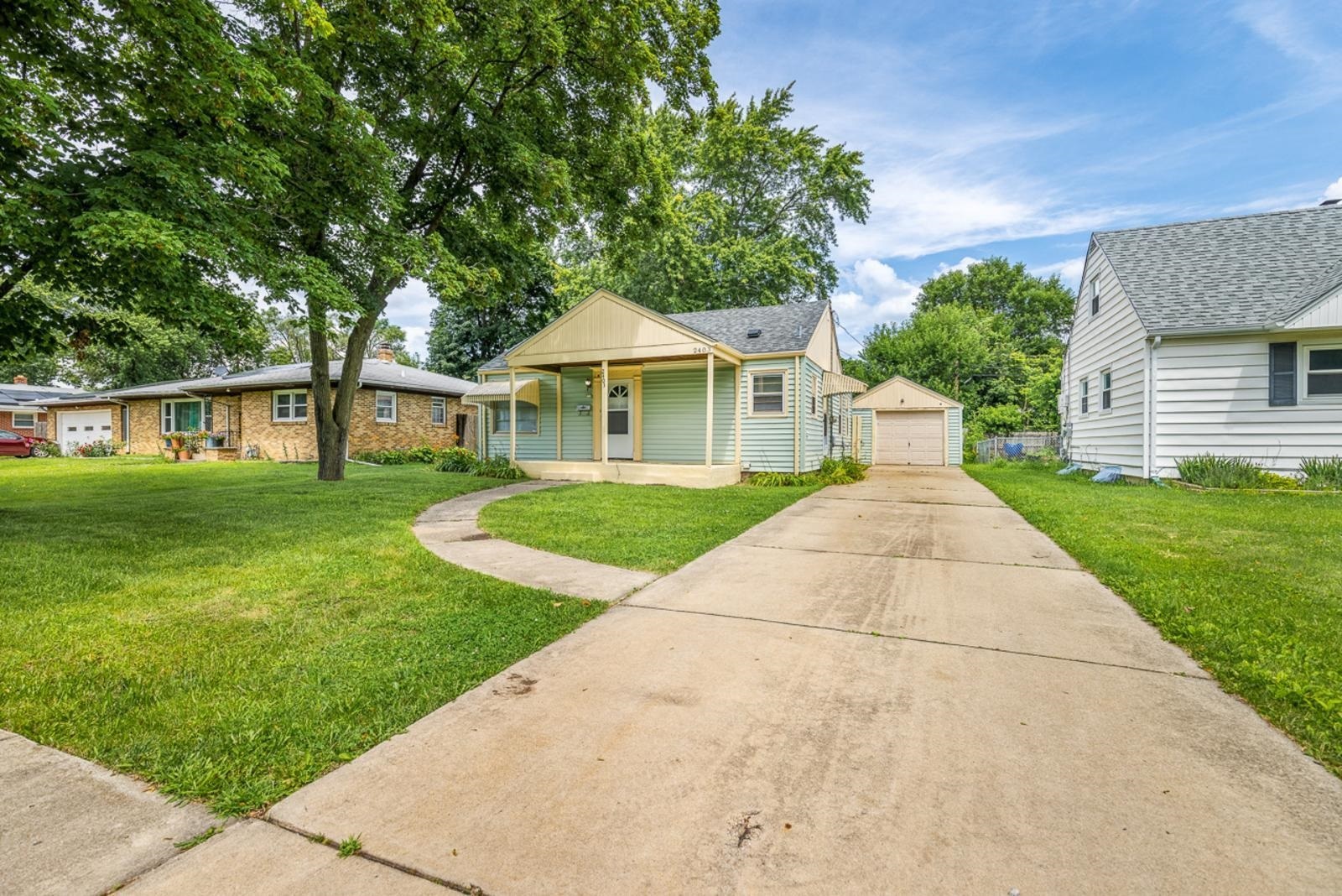 Property Photo:  2403 Dresden Avenue  IL 61103 