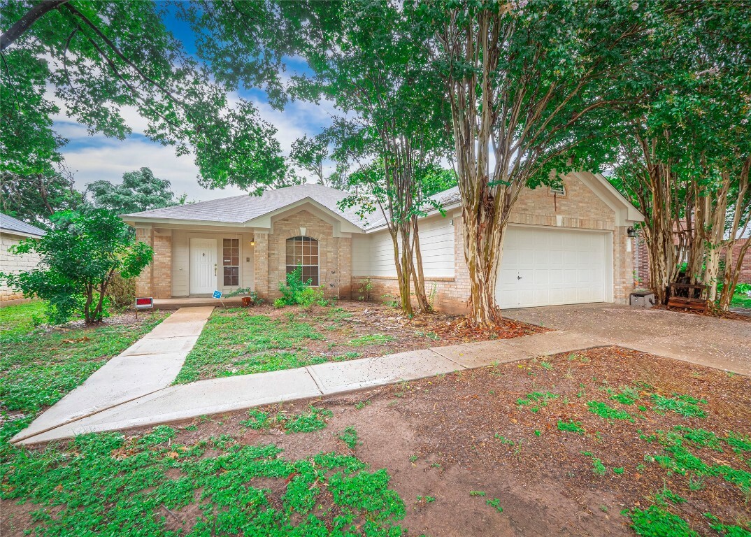 Property Photo:  121 Masonwood Drive  TX 78640 