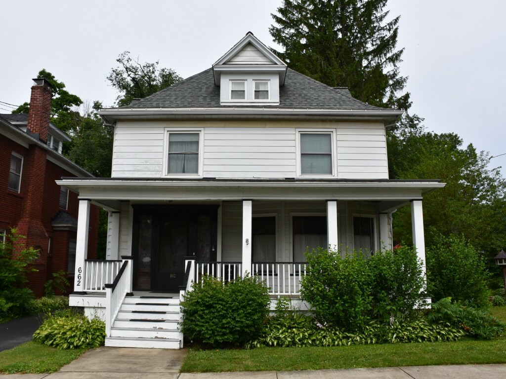 Property Photo:  662 Park Avenue  PA 16335 