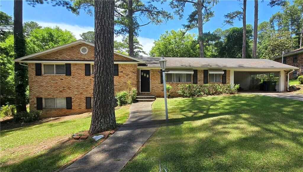 Property Photo:  1894 Delowe SW  GA 30311 