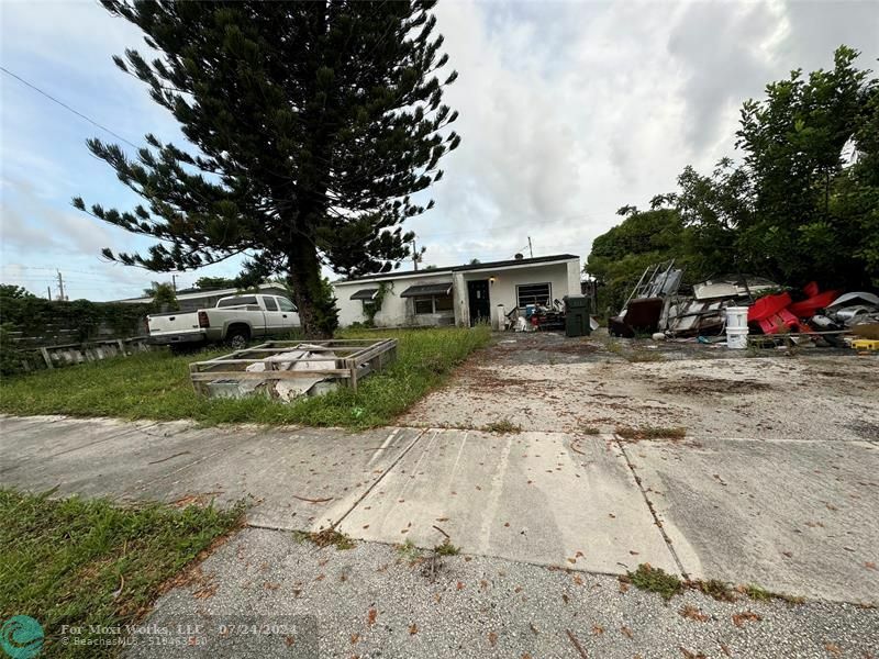 Property Photo:  510 NE 58th Ct  FL 33334 