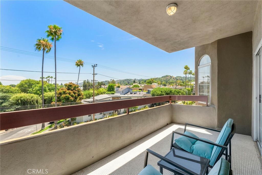 Property Photo:  4301 Fulton Avenue 301  CA 91423 