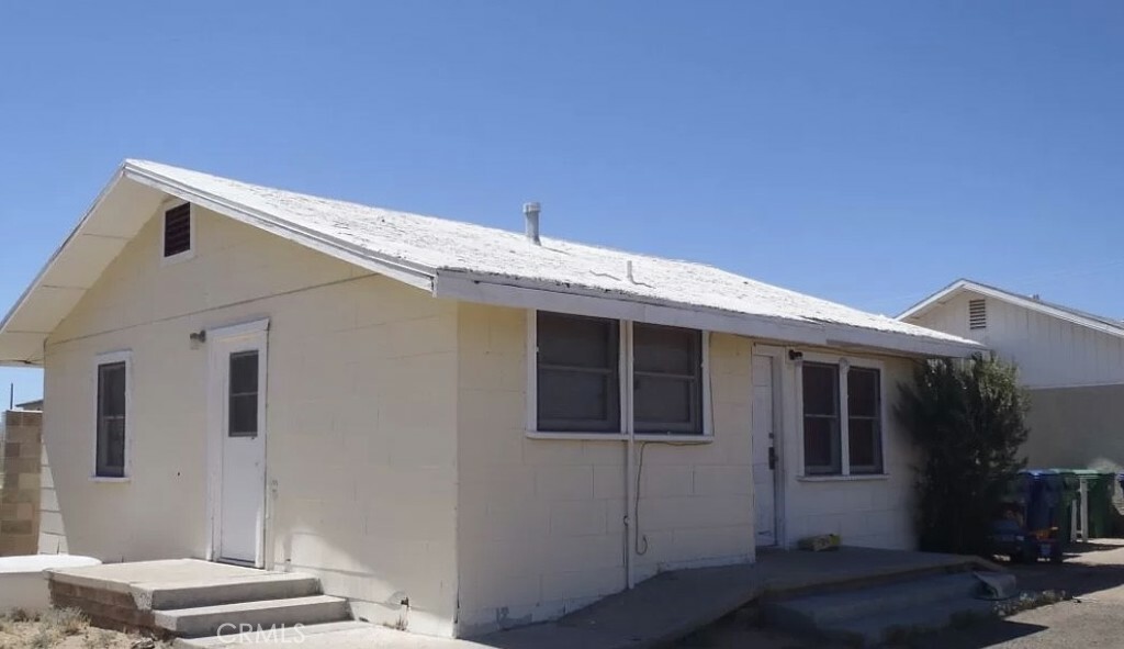 Property Photo:  208 W Church Avenue D  CA 93555 