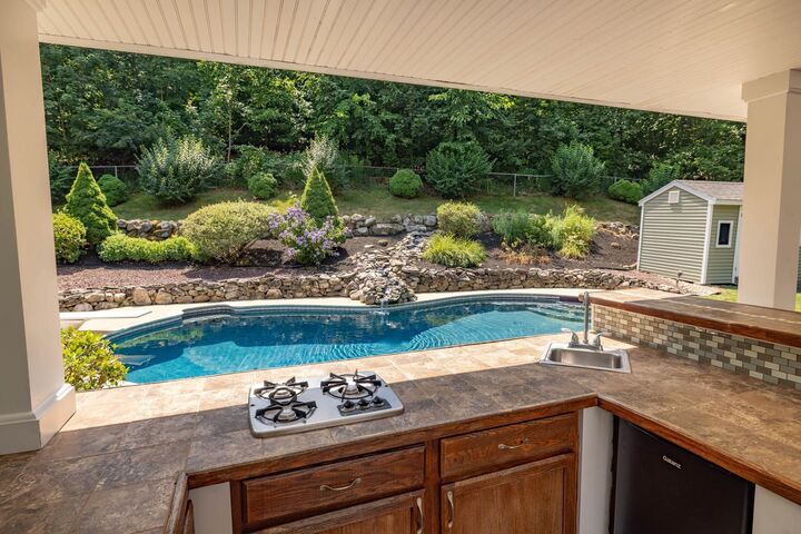 Property Photo:  138 Stratham Heights Road  NH 03885 