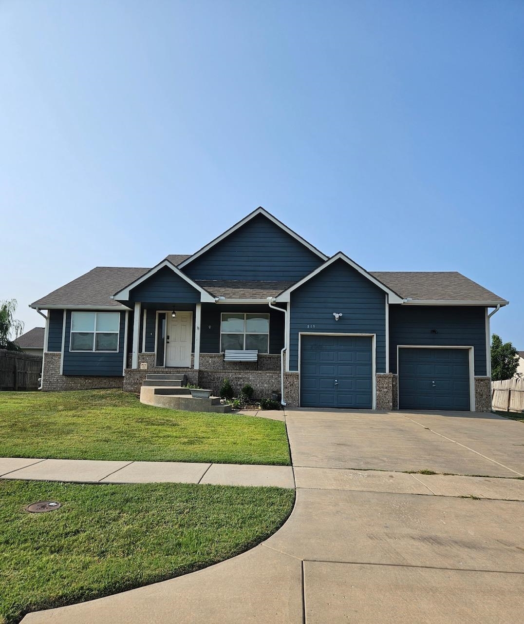 Property Photo:  819 E Winding Lane St  KS 67037 