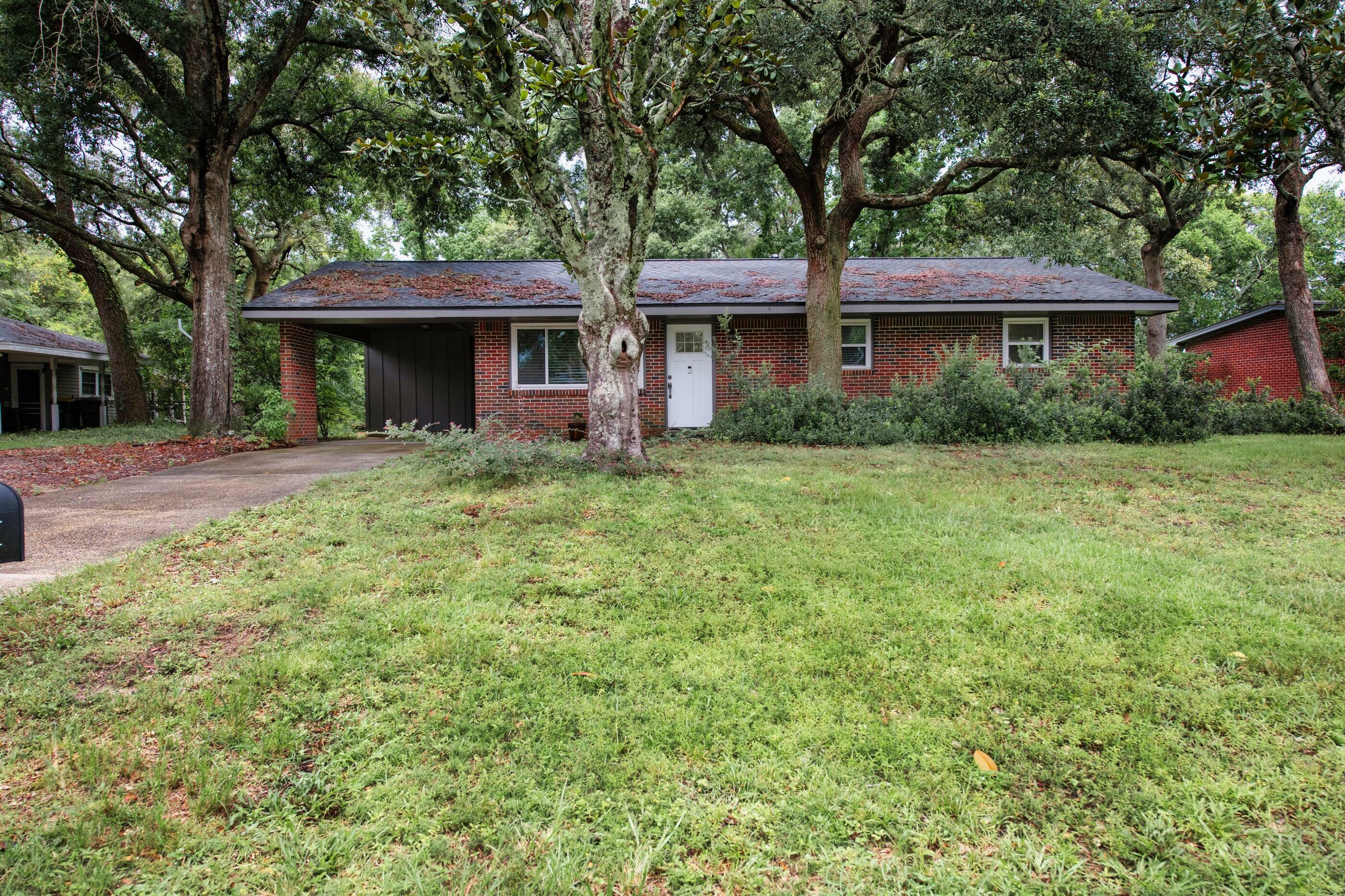 Property Photo:  305 NW Leah Miller Drive  FL 32548 