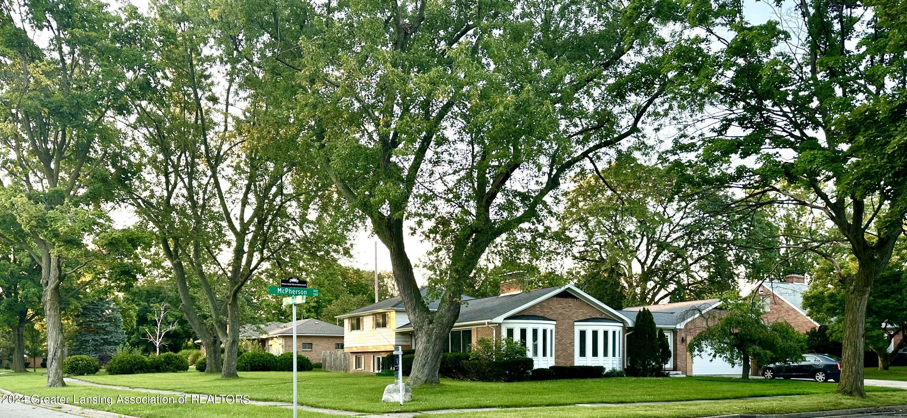 Property Photo:  2000 W Hillsdale Street  MI 48915 