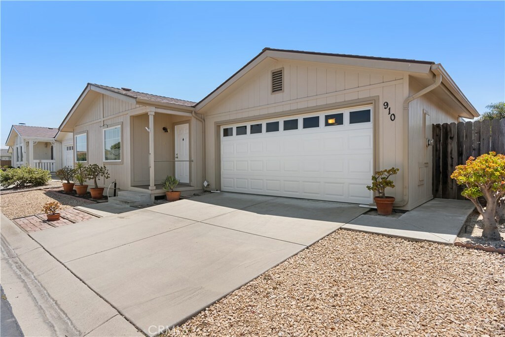 Property Photo:  910 Vista Del Sol  CA 93458 