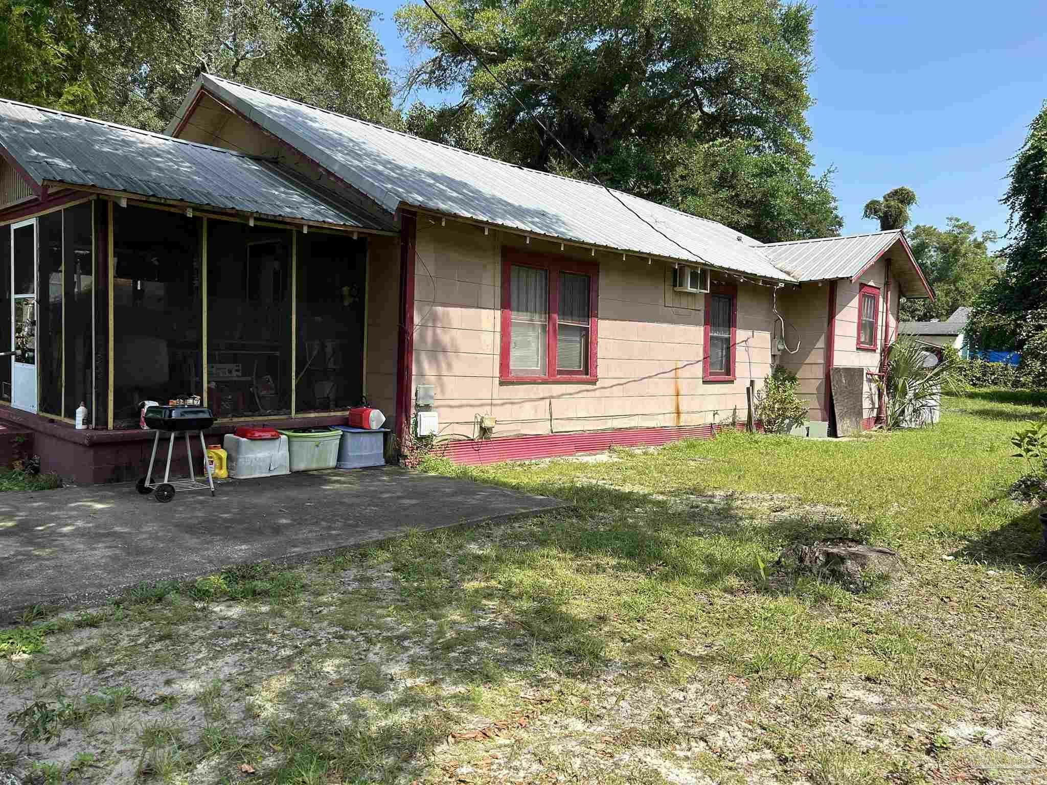 Property Photo:  1706 W Intendencia St  FL 32502 