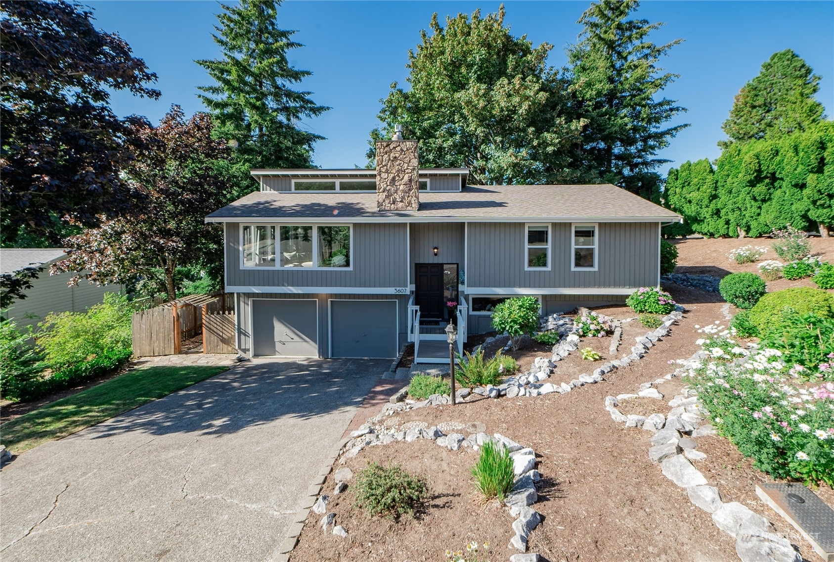 Property Photo:  3607 Ridgemont Way  WA 98229 