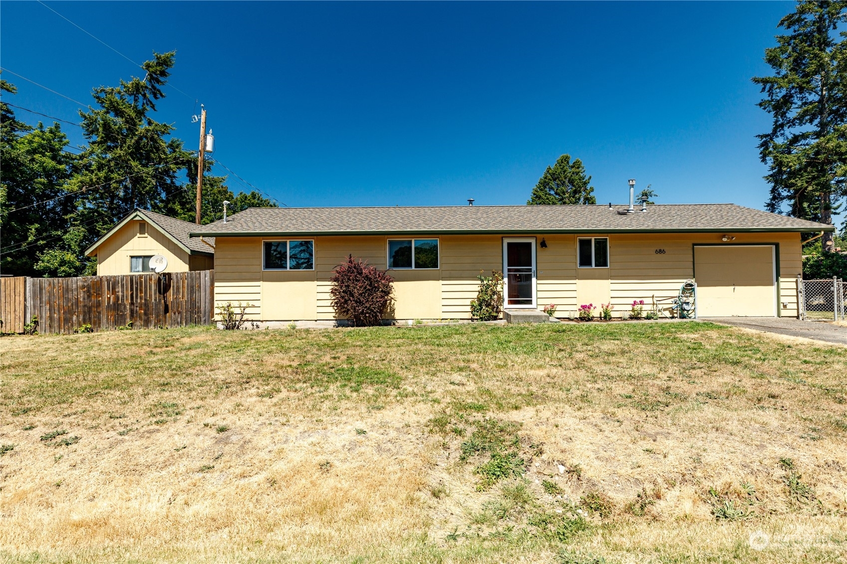 Property Photo:  686 SE 3rd Avenue  WA 98277 