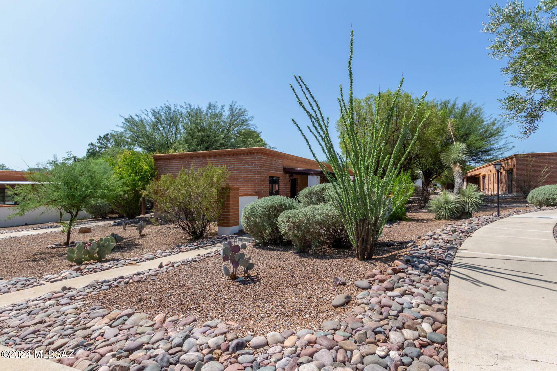 Property Photo:  223 S Paseo Quinta  AZ 85614 