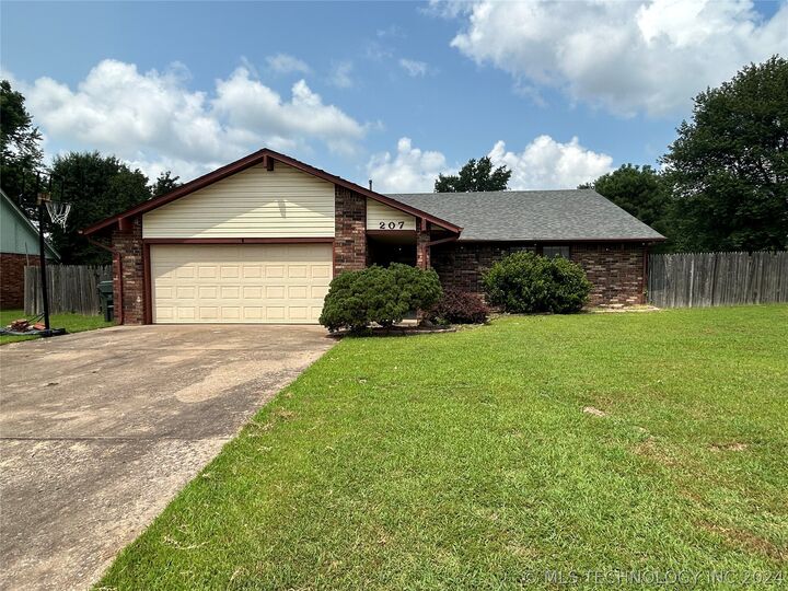 207 Phoenix Village Road  Muskogee OK 74403 photo