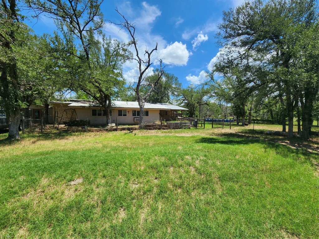 Property Photo:  225 E Stonecastle Drive  TX 78654 