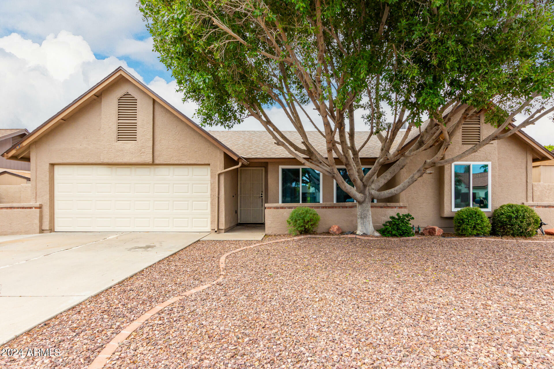 Property Photo:  6016 W Kings Avenue  AZ 85306 