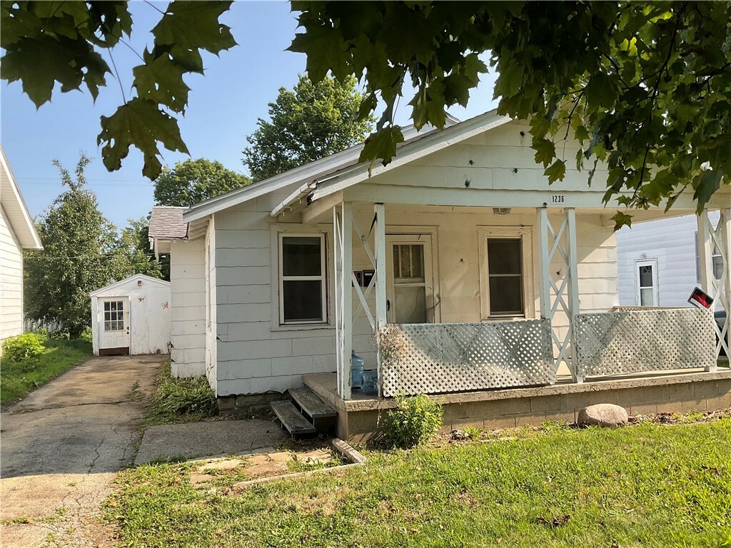 Property Photo:  1236 Moore Street  IL 62521 