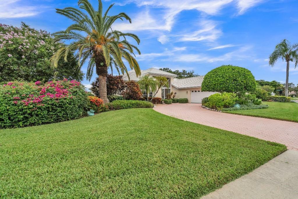 Property Photo:  8908 Grey Oaks Avenue  FL 34238 