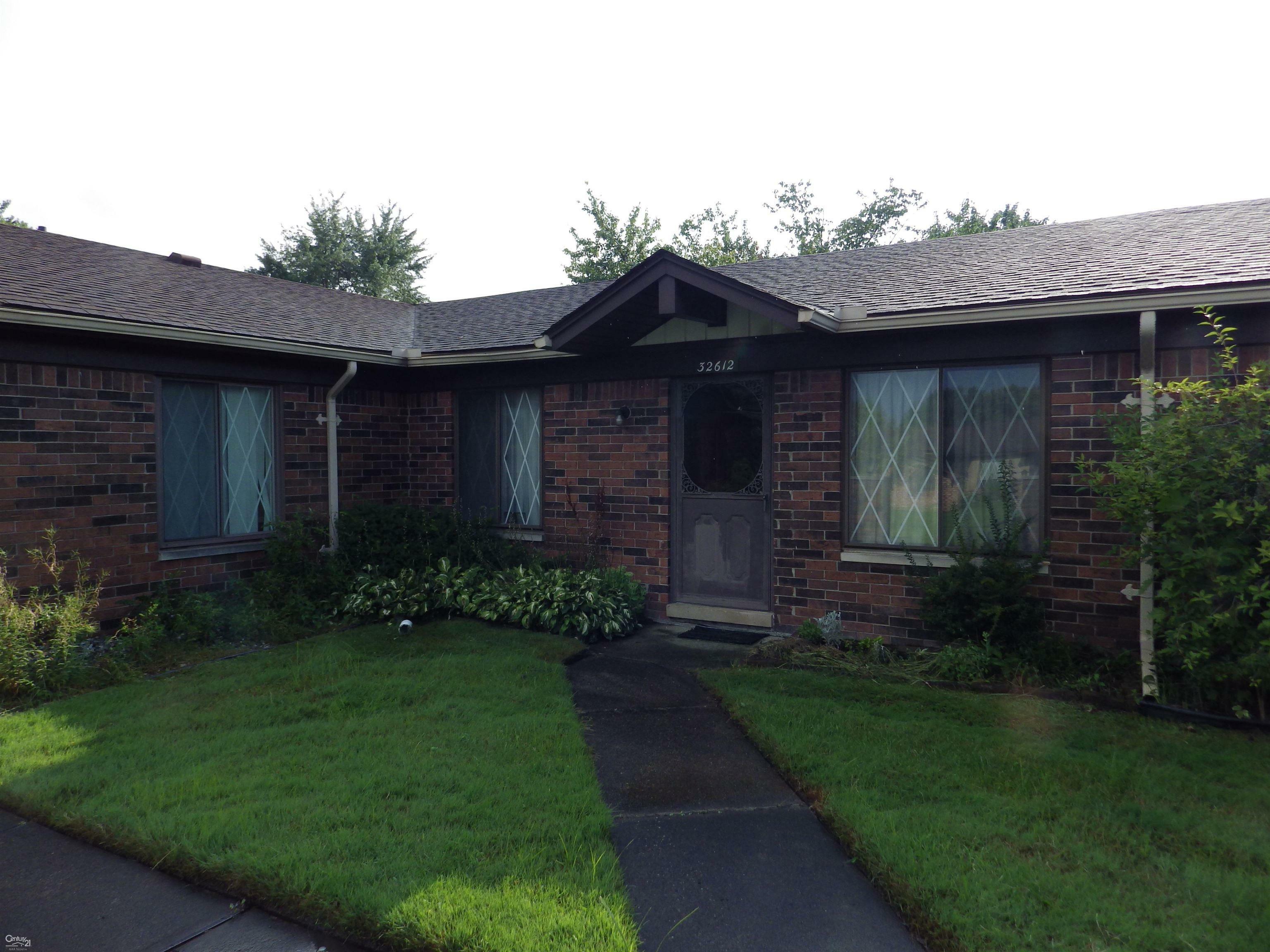 Property Photo:  32612 Meadowbrook Lane  MI 48093 