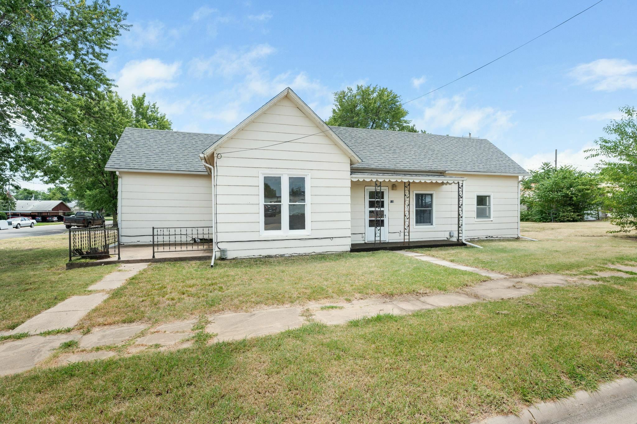 Property Photo:  125 E 2nd Ave  KS 67025 