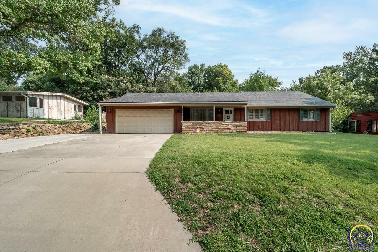 Property Photo:  1512 SW 28th St  KS 66614 