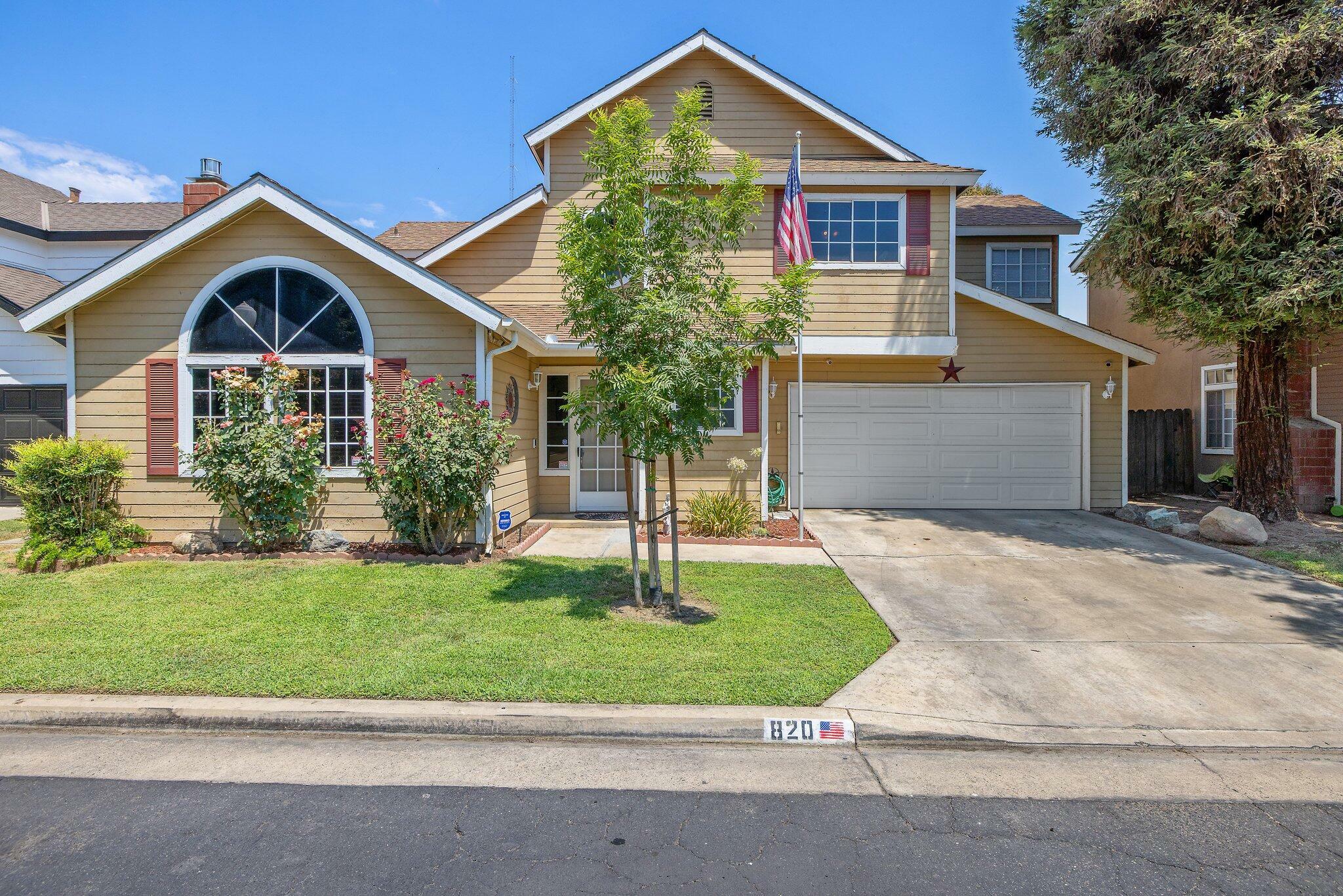 Property Photo:  820 E Oakridge Avenue  CA 93292 