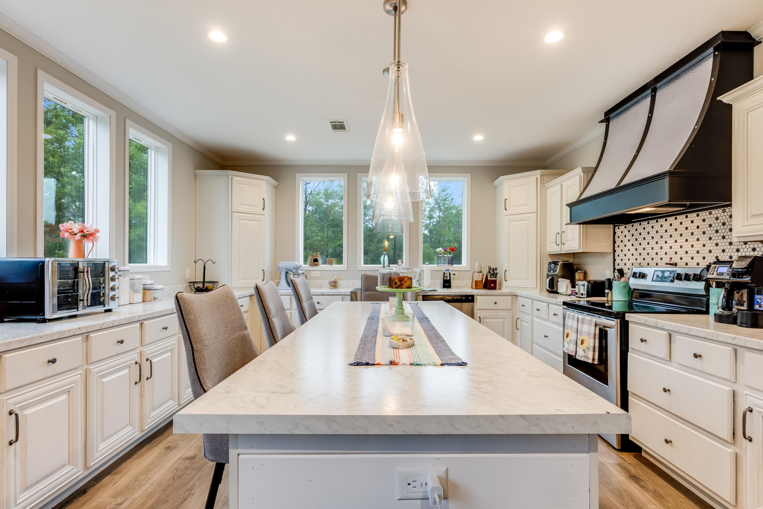 Property Photo:  120 W Clover Lane  FL 32433 