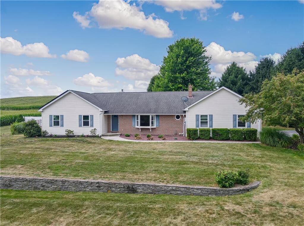 Property Photo:  121 Riverton Road  PA 18343 