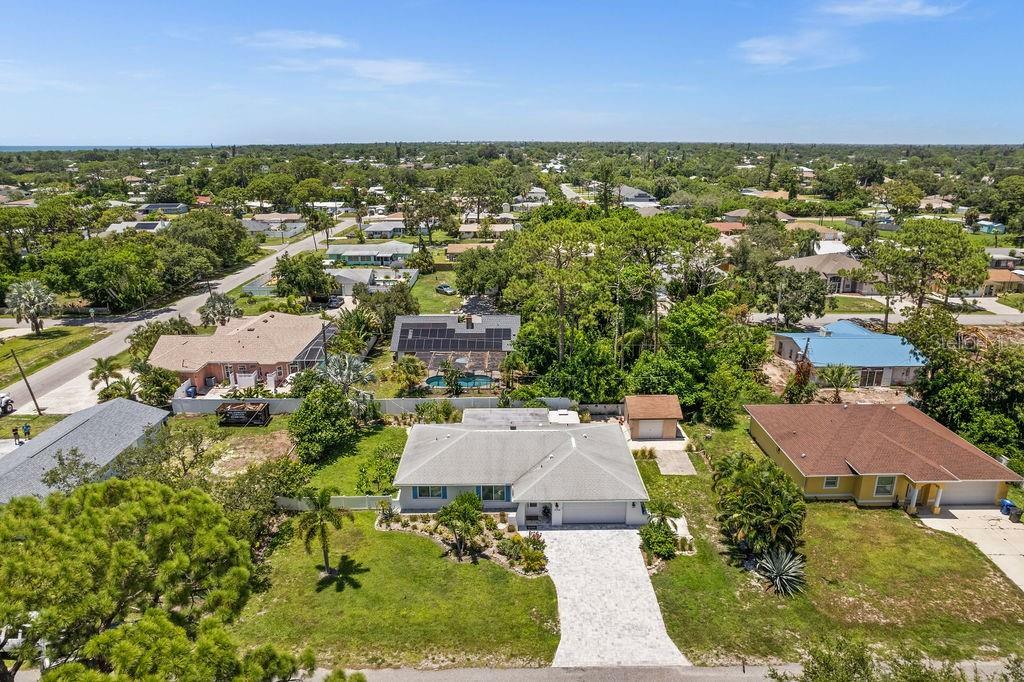 Property Photo:  1024 Horizon Road  FL 34293 