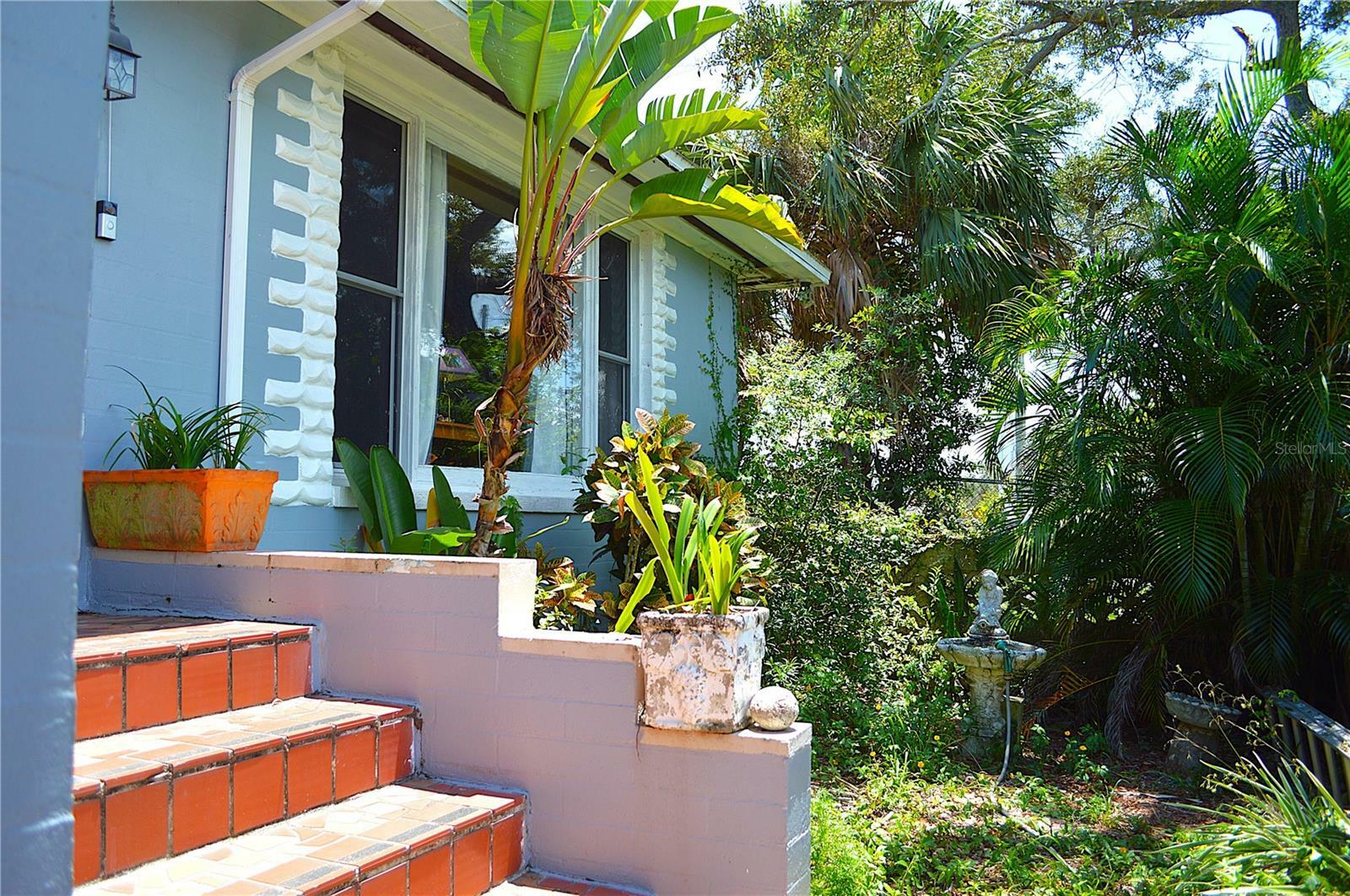 Property Photo:  1208 N Halifax Avenue  FL 32118 