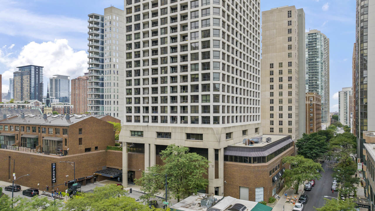 Property Photo: 1030 N State Street 1A IL 60610