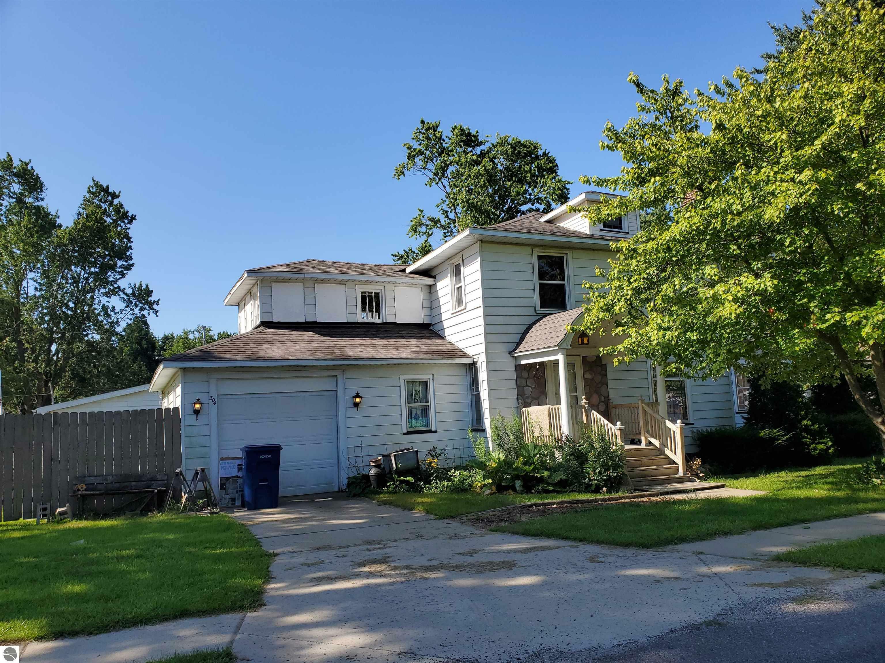 Property Photo:  304 E Chestnut  MI 48615 