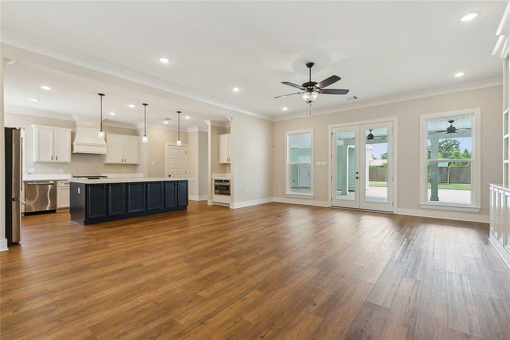 Property Photo:  465 E Cypress Street  LA 70454 