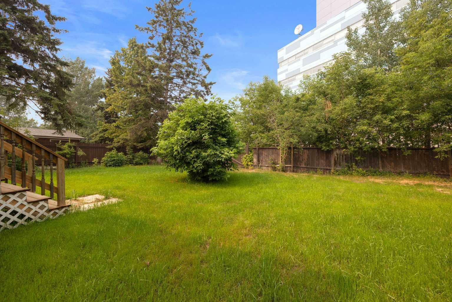 Property Photo:  7 Berry Crescent  AB T9H 1J9 