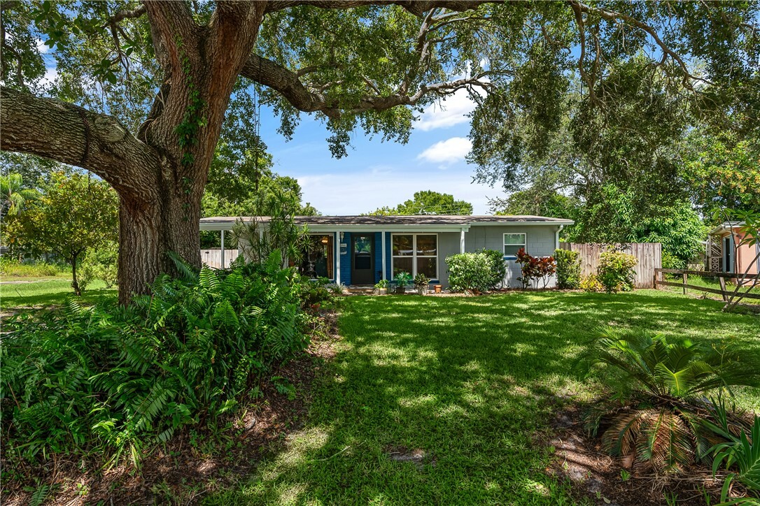 Property Photo:  2224 Cooks Court  FL 32962 