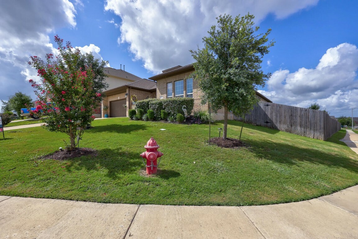 Property Photo:  422 Betony Loop  TX 78610 