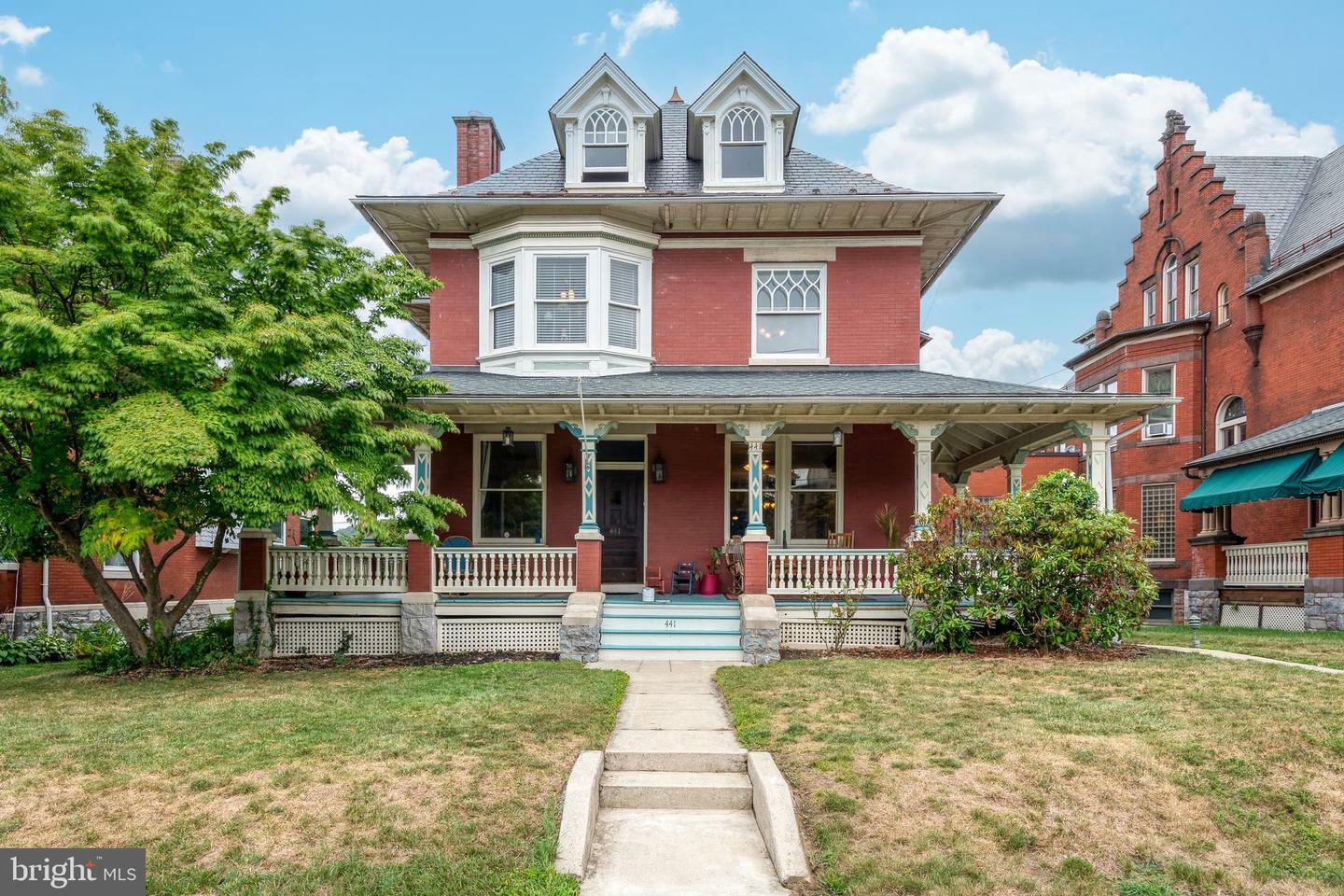 Property Photo:  441 Chestnut Street  PA 17512 