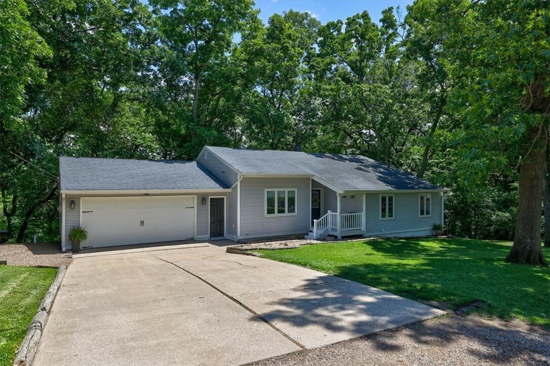 Property Photo:  1491 Circle Drive  IA 50138 