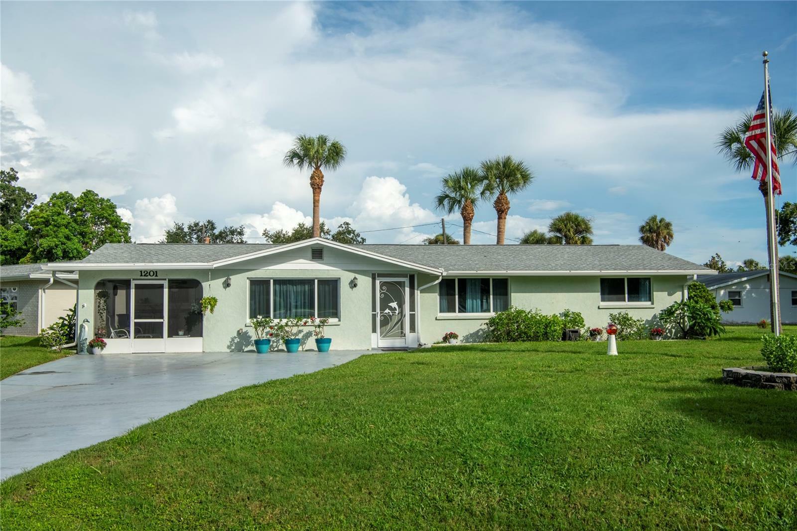 Property Photo:  1201 Cypress Avenue  FL 34285 